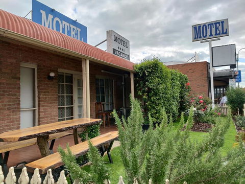 Yarragon Motel - New South Wales Tourism  6