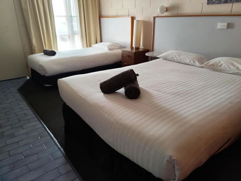 Yarragon Motel - New South Wales Tourism  1