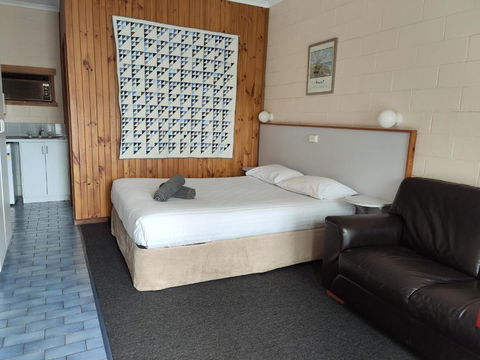 Yarragon Motel - New South Wales Tourism  2