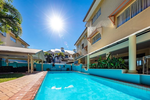 Cairns Queens Court - New South Wales Tourism  3
