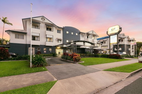 Cairns Queens Court - New South Wales Tourism  2