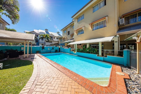 Cairns Queens Court - New South Wales Tourism  4