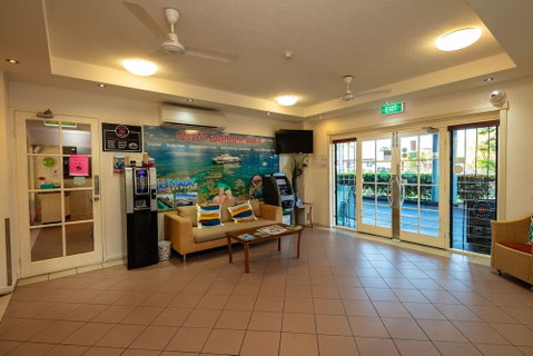 Cairns Queens Court - New South Wales Tourism  0