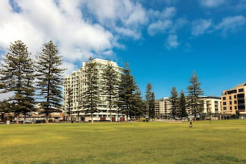 Oaks Glenelg Liberty Suites - New South Wales Tourism  0