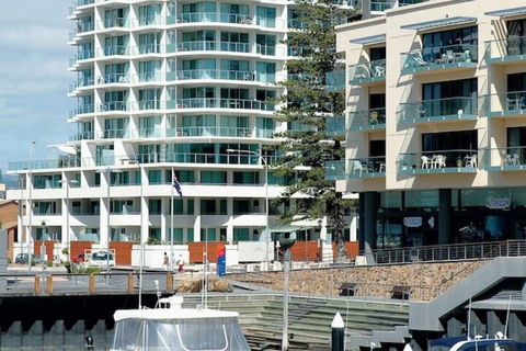 Oaks Glenelg Liberty Suites - New South Wales Tourism  5
