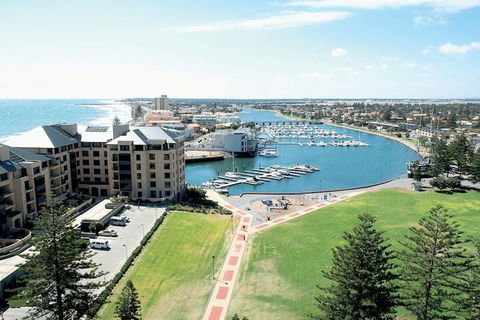 Oaks Glenelg Liberty Suites - New South Wales Tourism  4