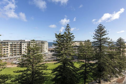 Oaks Glenelg Liberty Suites - New South Wales Tourism  6