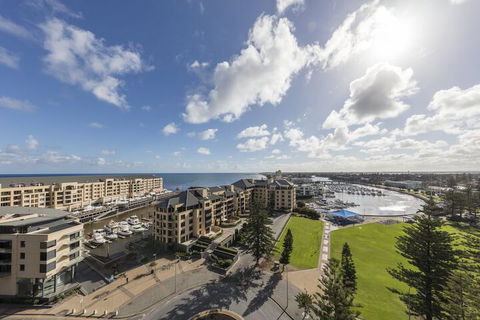 Oaks Glenelg Liberty Suites - New South Wales Tourism  7