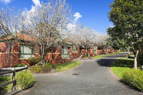 Mount Waverley Townhouses - New South Wales Tourism  1