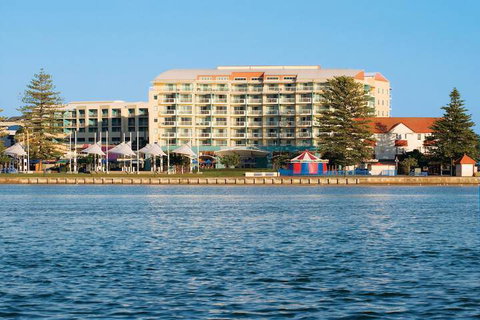 Oaks The Entrance Waterfront Suites - New South Wales Tourism  2