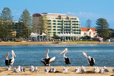 Oaks The Entrance Waterfront Suites - New South Wales Tourism  1