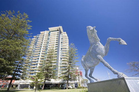 Mantra Broadbeach On The Park - New South Wales Tourism  2