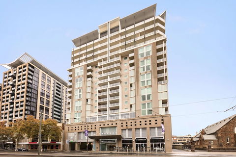 Oaks Adelaide Embassy Suites - New South Wales Tourism  0