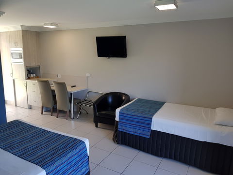 Cardwell Beachcomber Motel And Tourist Park - New South Wales Tourism  5