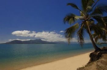 Cardwell Beachcomber Motel And Tourist Park - New South Wales Tourism  1