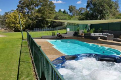 Early Settlers Motel Tocumwal - New South Wales Tourism  0