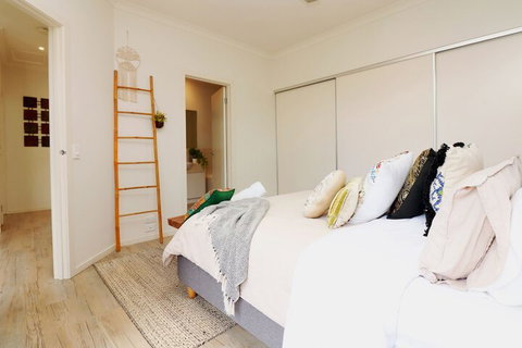 Ocean Whispers Cowes - Rejuvenate Stays - New South Wales Tourism  6