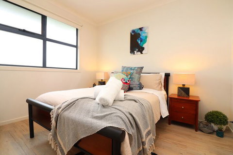 Ocean Whispers Cowes - Rejuvenate Stays - New South Wales Tourism  1