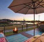 Lakeside Deck House - New South Wales Tourism 