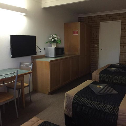Guyra Motor Inn - New South Wales Tourism  2