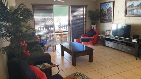 A City Retreat 2BR Apartment Reid Park Townsville - New South Wales Tourism  5