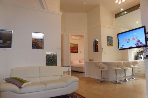 A Colourcity Apartments - New South Wales Tourism  6