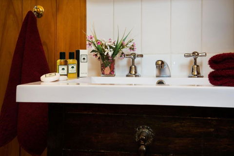 Maldons Eaglehawk Motel - New South Wales Tourism  6