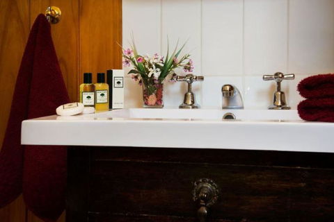 Maldons Eaglehawk Motel - New South Wales Tourism  3