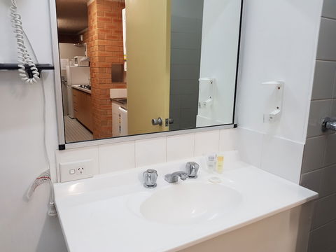Perth City Apartment Hotel - New South Wales Tourism  2