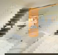 Lakeside Suites 2 - New South Wales Tourism 