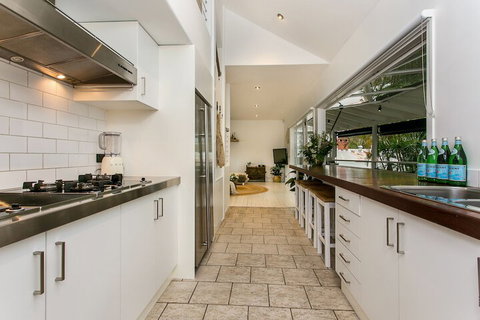 A PERFECT STAY - Cactus Rose Villa - New South Wales Tourism  3