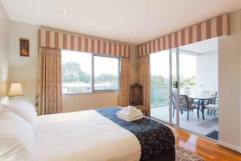 Spinnakers By Rockingham Apartments - New South Wales Tourism  0
