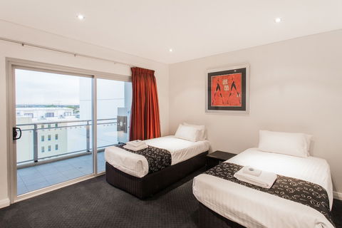 Spinnakers By Rockingham Apartments - New South Wales Tourism  1