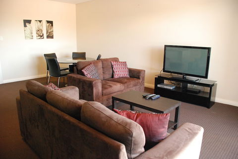 Spinnakers By Rockingham Apartments - New South Wales Tourism  4