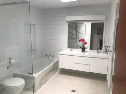 Mollymook Fantastic Holiday House - New South Wales Tourism  4