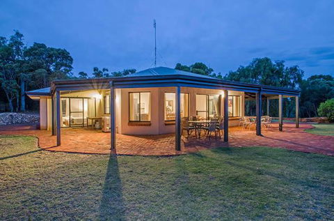 Yallingup Pet Friendly Bush Retreat - New South Wales Tourism  6