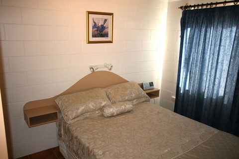 Lake Edge Holiday Units - New South Wales Tourism  4