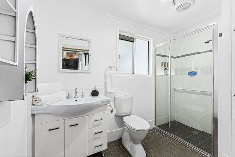 Flynns Beach Caravan Park - New South Wales Tourism  1