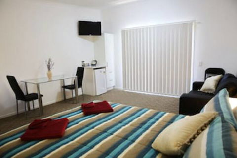 Honeybee Country Accommodation - New South Wales Tourism  0