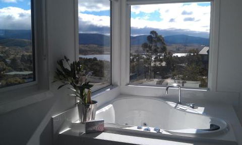 Jindabyne Guest House - New South Wales Tourism  3