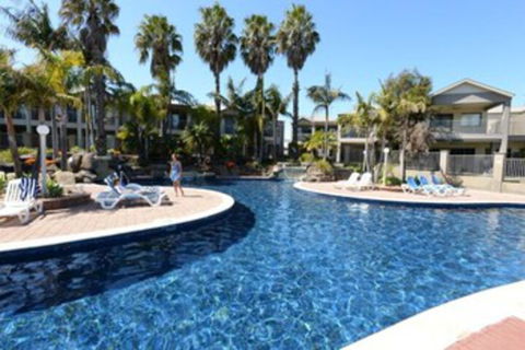 Yarrawonga Waterfront Apartments - New South Wales Tourism  0