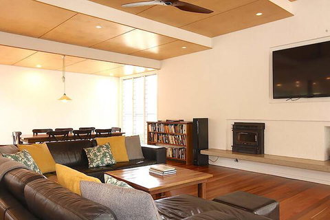 A PERFECT STAY - Cavvanbah Seaside Cottage - New South Wales Tourism  3