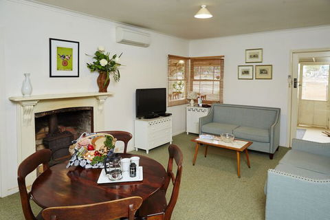 Lochinver Farm Homestead & Cottages - New South Wales Tourism  2