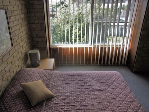 A Furnished Townhouse In Goulburn - New South Wales Tourism  3