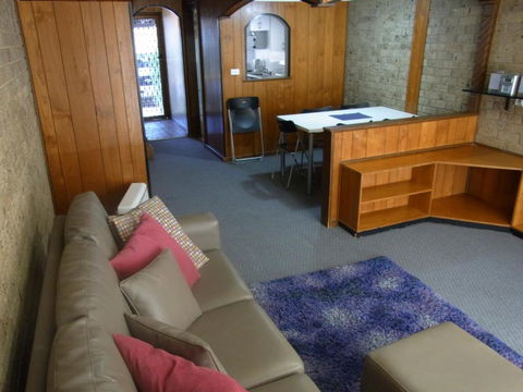 A Furnished Townhouse In Goulburn - New South Wales Tourism  4
