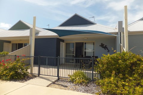 Seafront Unit 49 - New South Wales Tourism  1