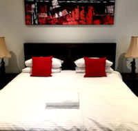 Deluxe Lake View House - New South Wales Tourism 