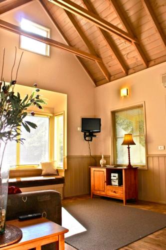 Autumn Leaf Cottage 1 - New South Wales Tourism  5