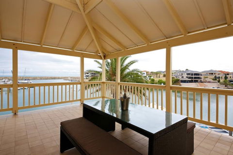 The Marina Hotel - Mindarie - New South Wales Tourism  1