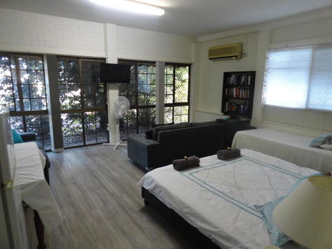 Cleveland B & B Private Studio Room - New South Wales Tourism  3